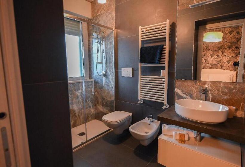 اتاق استاندارد با تخت بزرگ, Karol Bari Airport