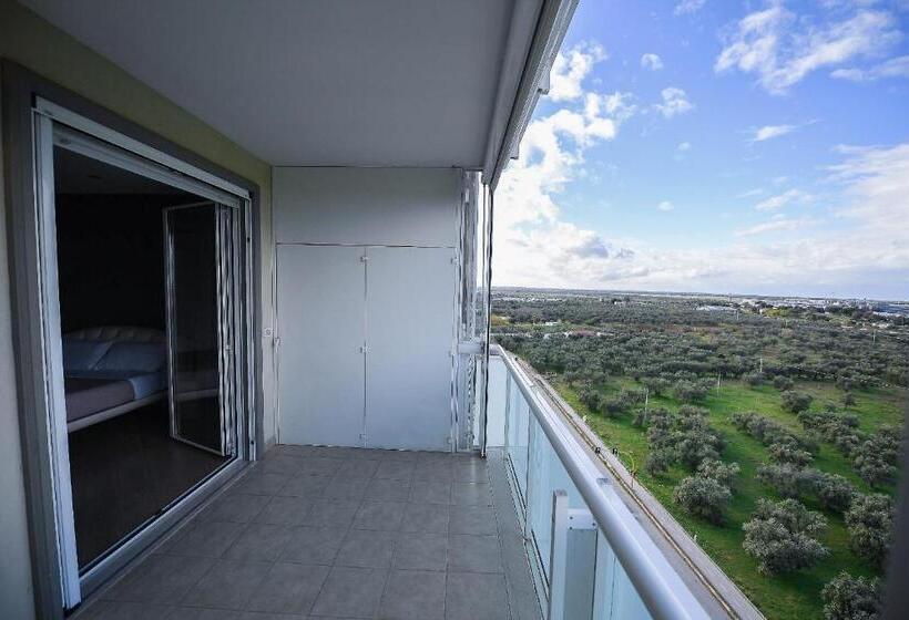 اتاق استاندارد با تخت بزرگ, Karol Bari Airport