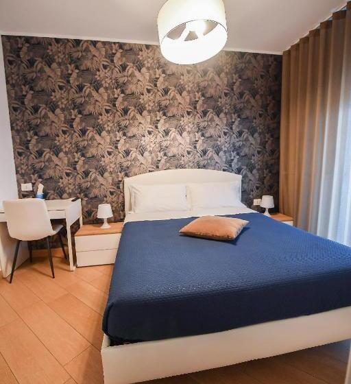 اتاق استاندارد با تخت بزرگ, Karol Bari Airport