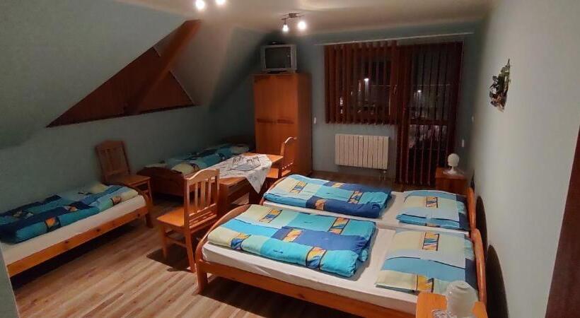 Четырехместный Номер Стандарт с Балконом, Penzión Serafín