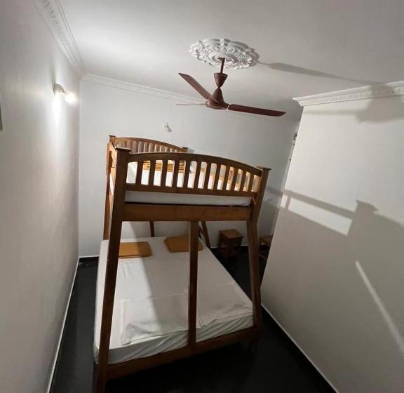 3 Bett Komfort Zimmer, Rainbow Hostel & B&b