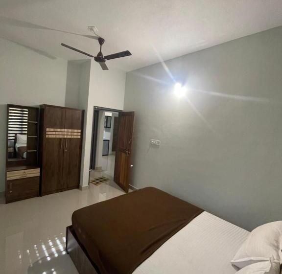 家庭间, Misty Meadows