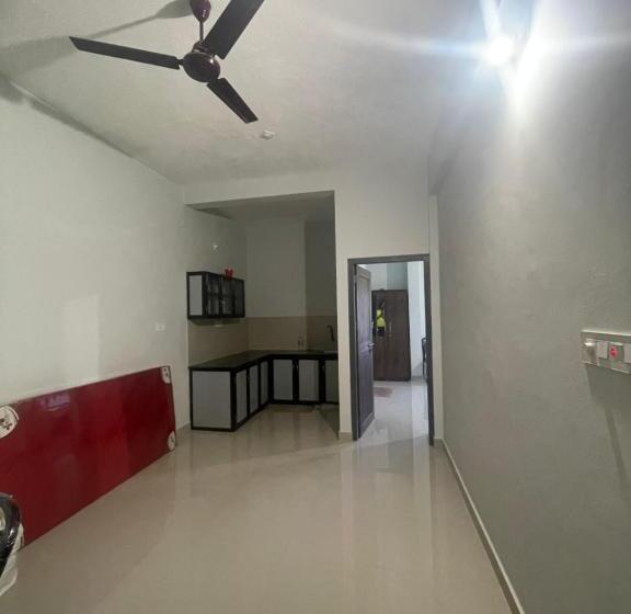 标准间, Misty Meadows