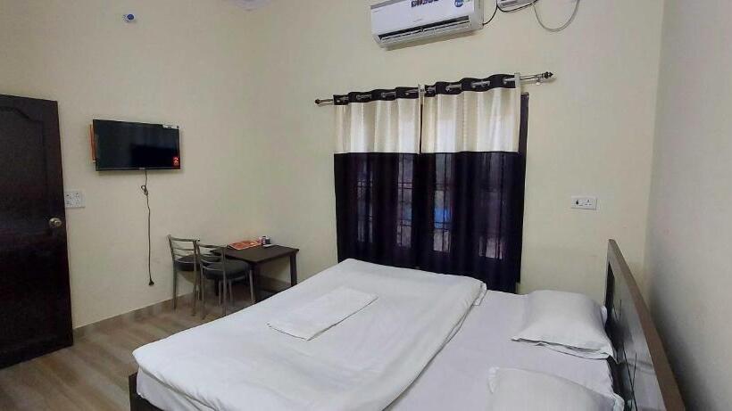 트리플 클래식 룸, Collection O Wave Family Restaurant And Guest House