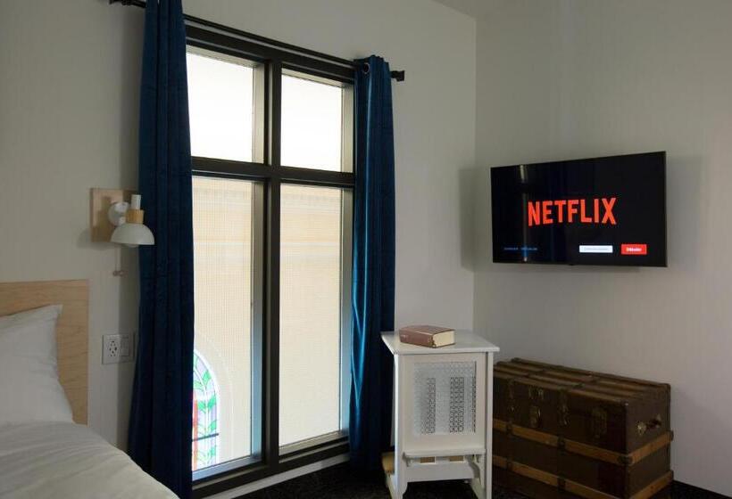 غرفة قياسية, Le Saint Crème