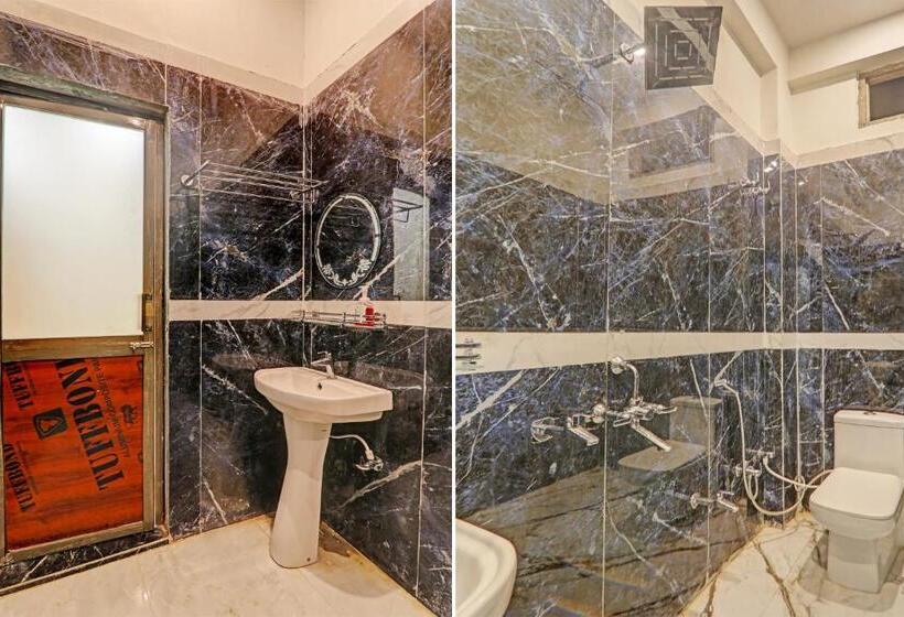 トリプルクラシックルーム, Oyo Flagship Hotel Awadh Viram