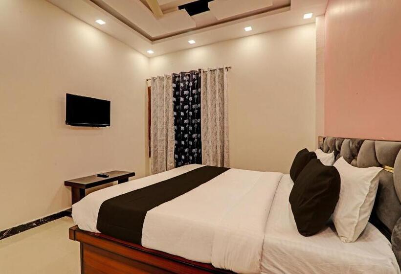 トリプルクラシックルーム, Oyo Flagship Hotel Awadh Viram