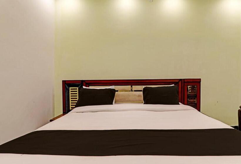 トリプルクラシックルーム, Oyo Flagship Hotel Awadh Viram