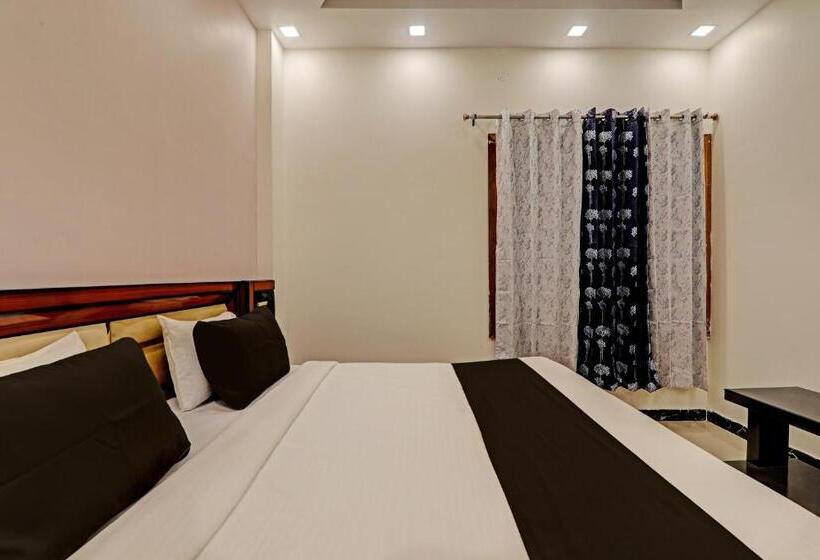 トリプルクラシックルーム, Oyo Flagship Hotel Awadh Viram