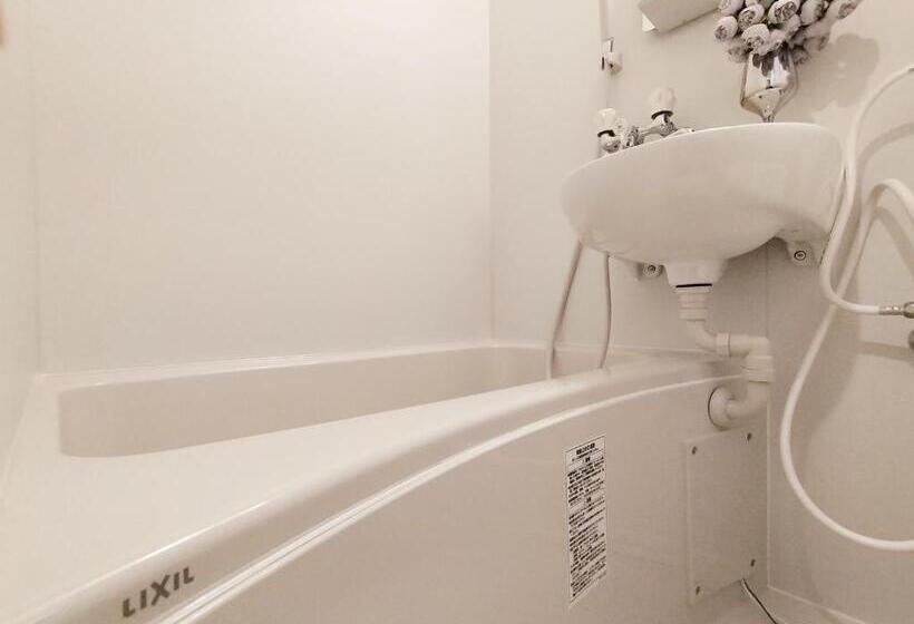 דירה בת חדר שינה 1 עם מרפסת, Z57新宿最中心 東新宿站5分 Shinjuku Center 5 Mins To Station, Max 3p 直达新宿 涉谷 表参道 池袋 上野 代代木 银座 原宿