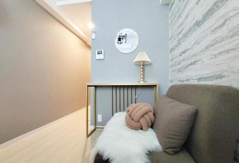 דירה בת חדר שינה 1 עם מרפסת, Z57新宿最中心 東新宿站5分 Shinjuku Center 5 Mins To Station, Max 3p 直达新宿 涉谷 表参道 池袋 上野 代代木 银座 原宿