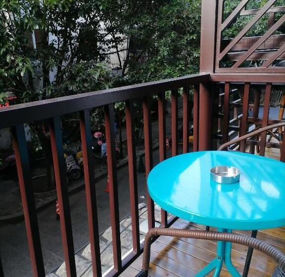 Номер Стандарт с Балконом, Lazzy Inn