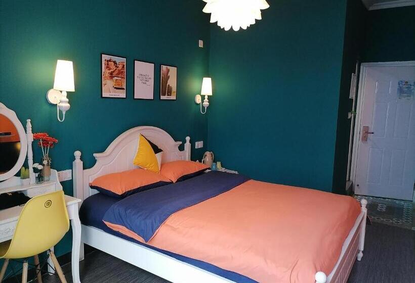 Номер Стандарт с Балконом, Lazzy Inn