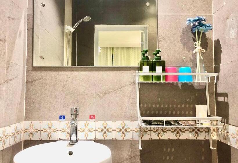 חדר סטנדרט עם מיטת קווין, Lazzy Inn