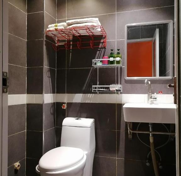 חדר דלוקס, Lazzy Inn