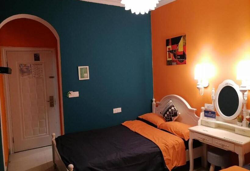 חדר דלוקס, Lazzy Inn