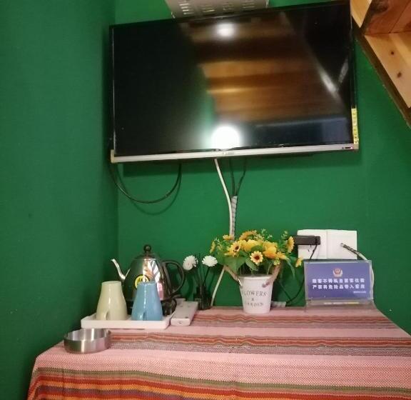 חדר דופלקס, Lazzy Inn