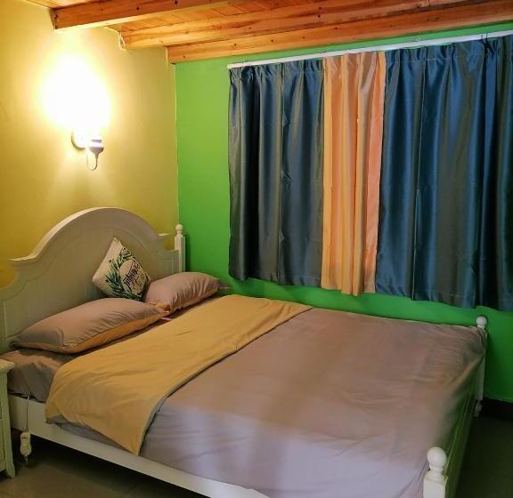 חדר דופלקס, Lazzy Inn