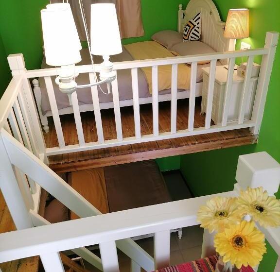 חדר דופלקס, Lazzy Inn