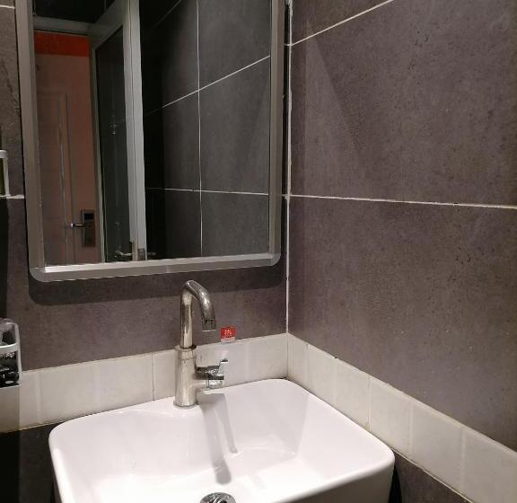 חדר סופריור, Lazzy Inn