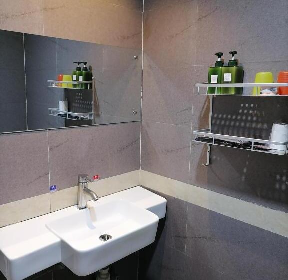 Номер Стандарт с Балконом, Lazzy Inn