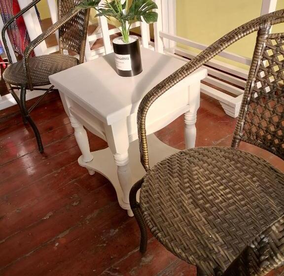 חדר דופלקס, Lazzy Inn