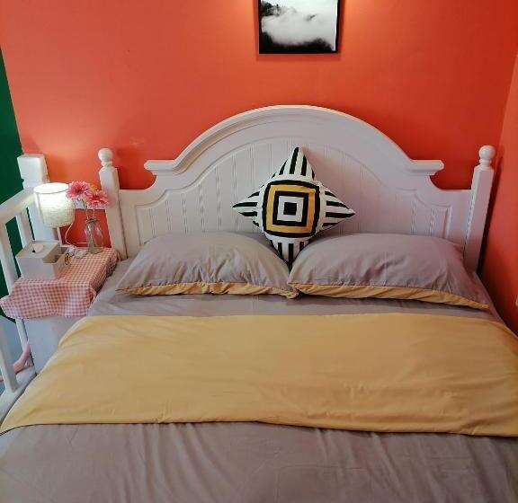 חדר דופלקס, Lazzy Inn