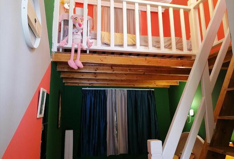 חדר דופלקס, Lazzy Inn