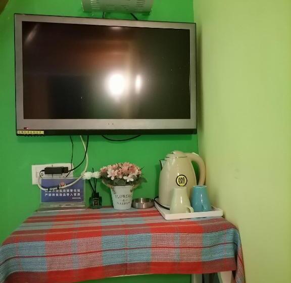 חדר דופלקס, Lazzy Inn