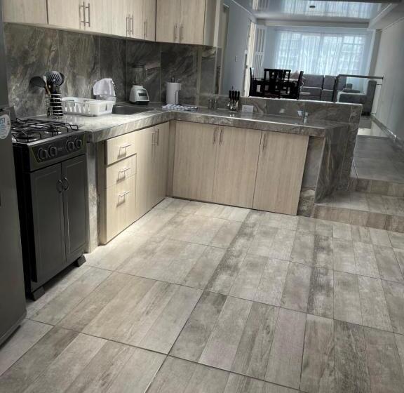 דירת שלושה חדרים, The Dreams Alojamineto