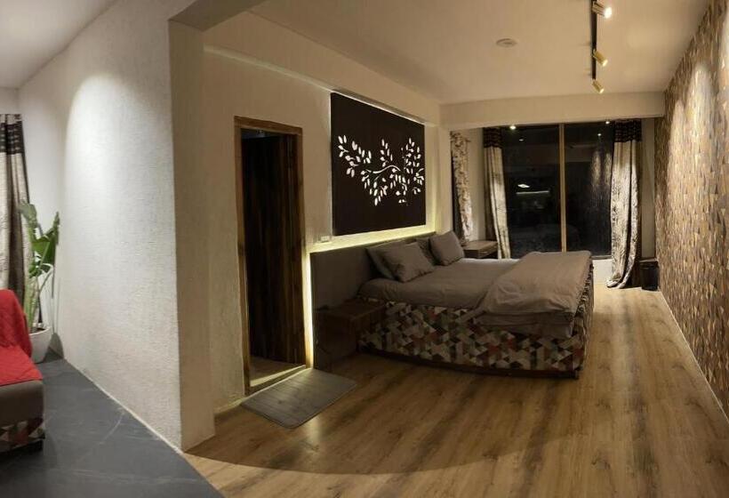 Superior Room King Size Bed, Treeleaf Icon By Treeleafhomestays