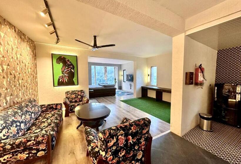 Superior Room King Size Bed, Treeleaf Icon By Treeleafhomestays