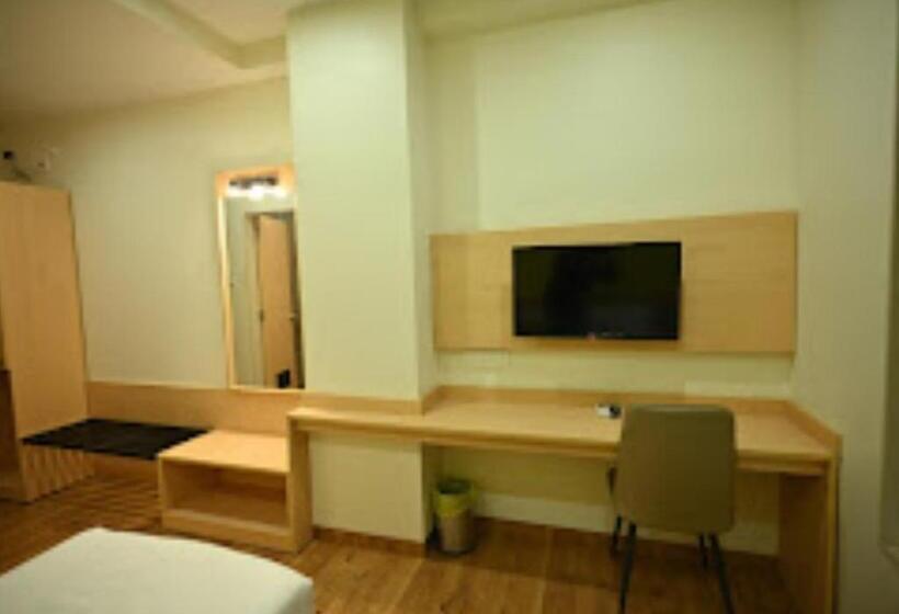 חדר דלוקס, City Centre Latur   Lodging & Restaurant Latur