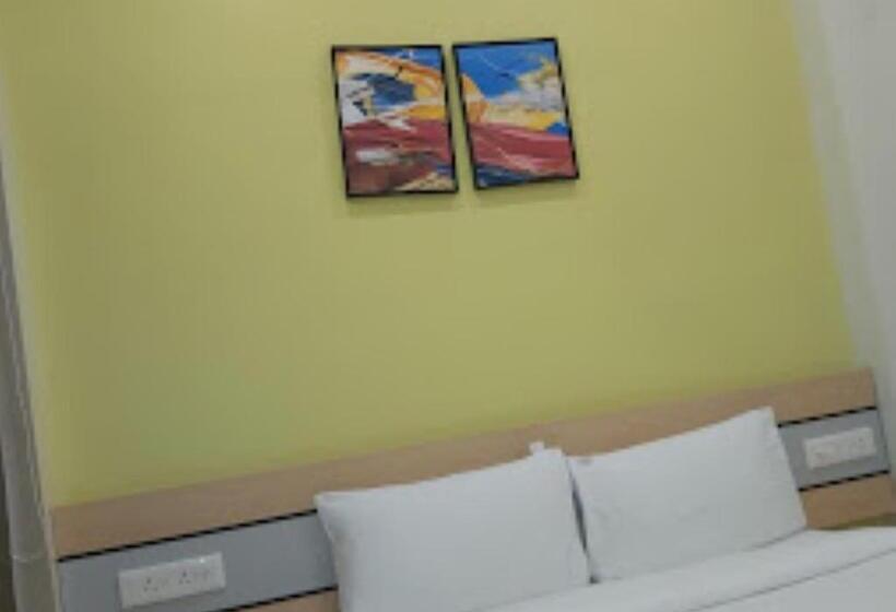 חדר דלוקס, City Centre Latur   Lodging & Restaurant Latur