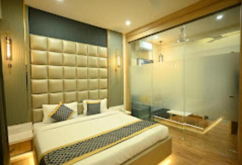 Номер Deluxe, City Centre Latur   Lodging & Restaurant Latur