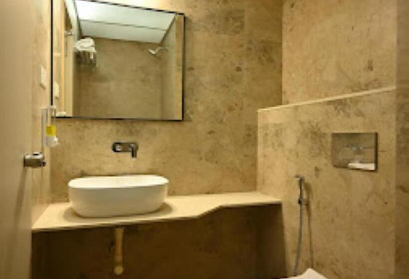 Номер Deluxe Кровать Кинг, City Centre Latur   Lodging & Restaurant Latur