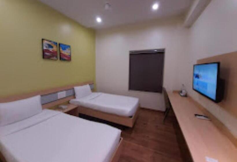 Номер Deluxe Кровать Кинг, City Centre Latur   Lodging & Restaurant Latur