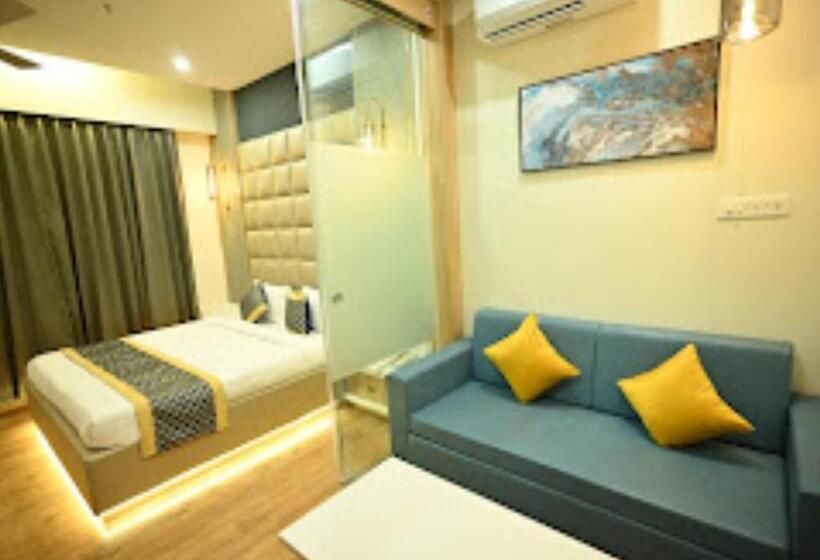 Номер Deluxe Кровать Кинг, City Centre Latur   Lodging & Restaurant Latur