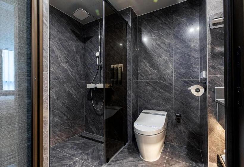 Quarto standard, Jeju Bolton