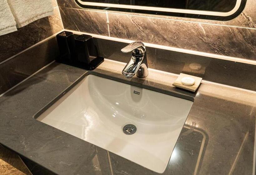 Quarto standard, Jeju Bolton