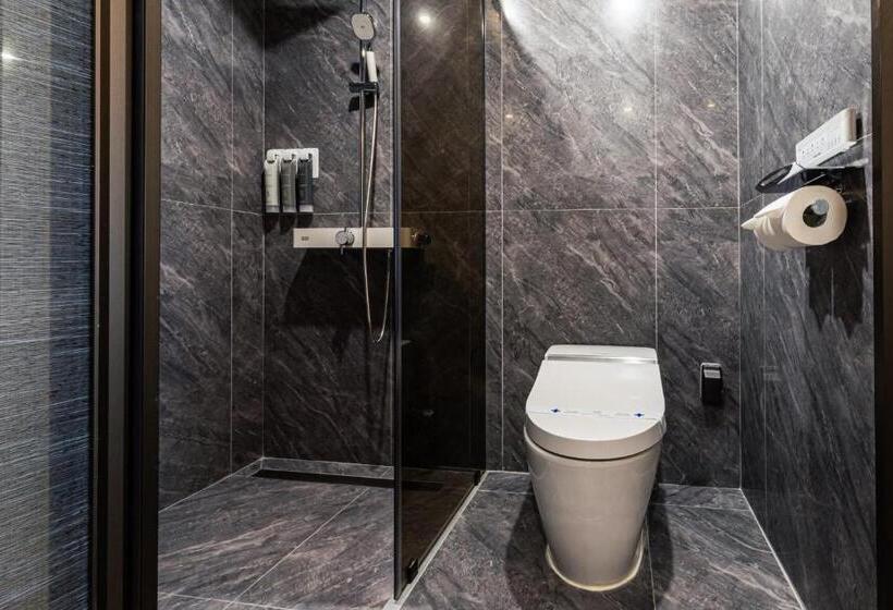 Quarto Premium, Jeju Bolton