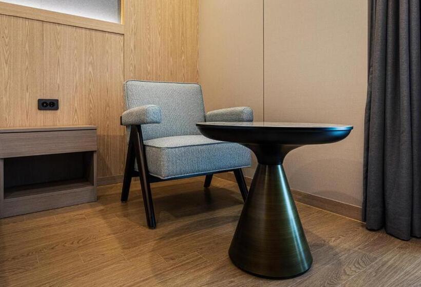 Quarto Premium, Jeju Bolton