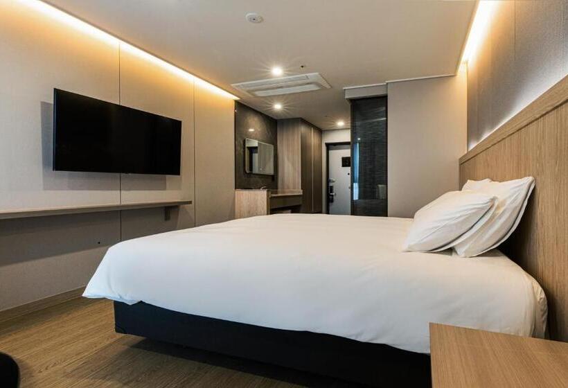 Quarto Premium, Jeju Bolton