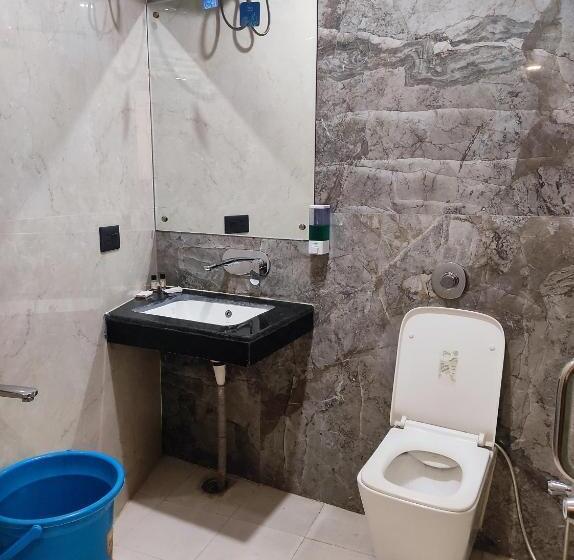 اتاق لوکس خانوادگی, Sharda Dinings Gorakhpur