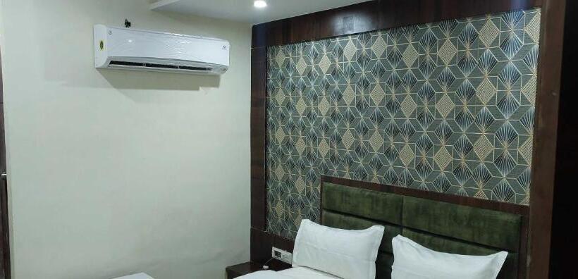 三人经典房间, Oyo Hotel Golden