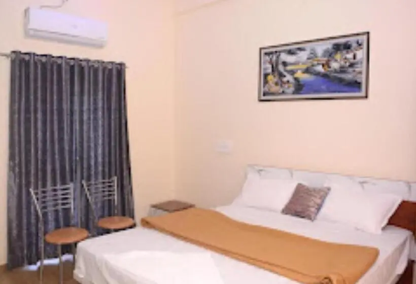 スタンダードルーム, Nanashri Guest House & Restaurants Pimpalgaon