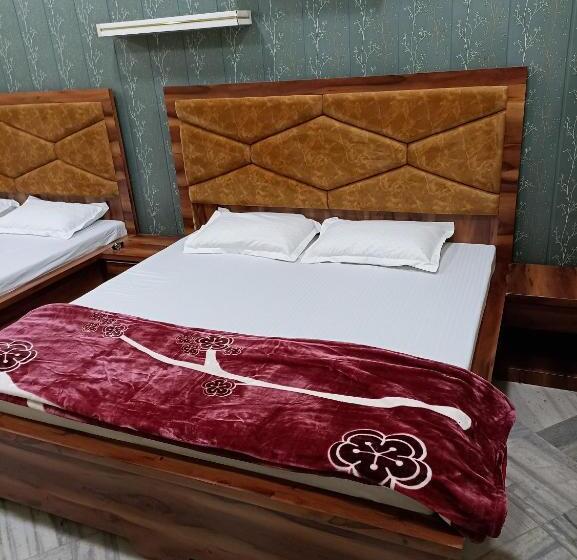 标准间, Shri Hit Radha Mohan Dham