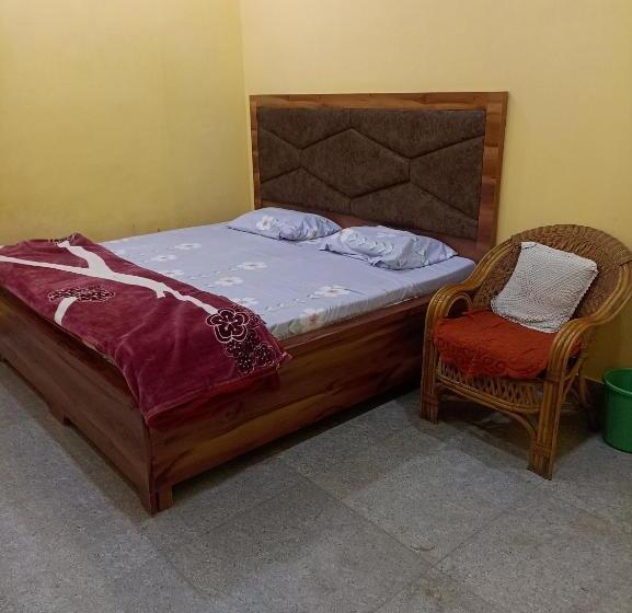 豪华房间, Shri Hit Radha Mohan Dham