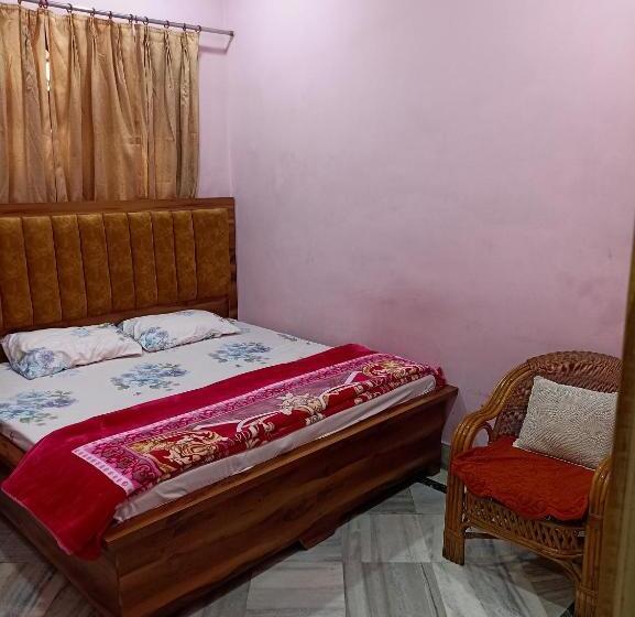 Номер Deluxe, Shri Hit Radha Mohan Dham