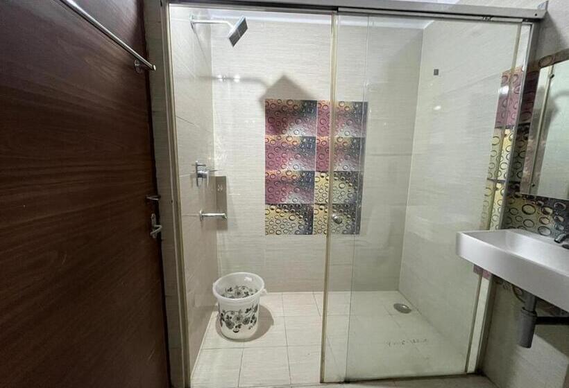 家庭间, Beach Town